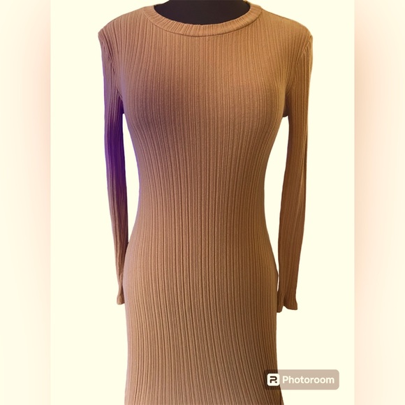 Long Sleeved form fitting dress - Picture 1 of 5